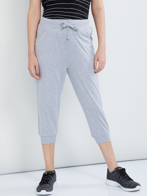 

max Women Grey Melange Solid Regular Fit Capris