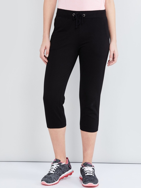 

max Women Black Solid Slim Fit Capris
