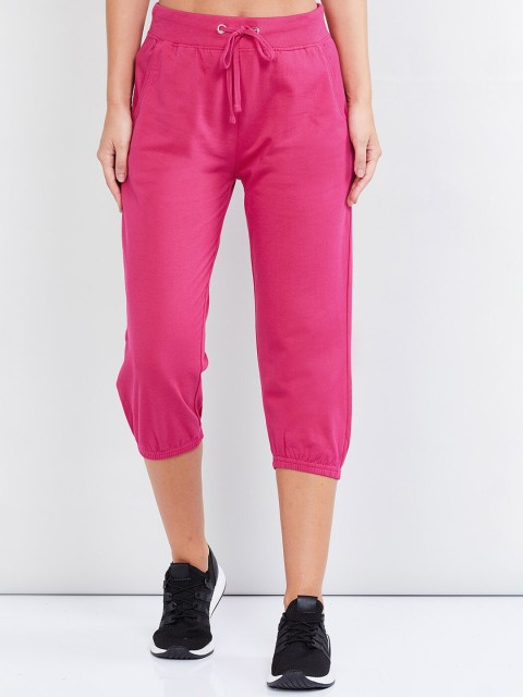 

max Women Fuchsia Solid Regular Fit Capris
