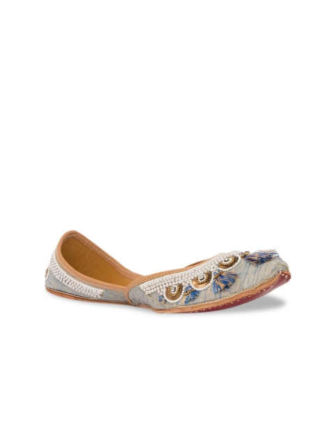 

Sole To Soul Women Grey Embellished Mojaris