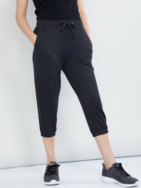 

max Women Charcoal Solid Regular Fit Capris