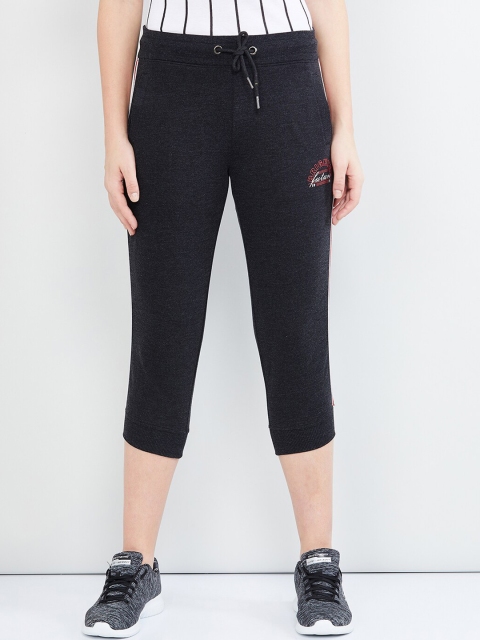 

max Women Charcoal Solid Skinny Fit Capris