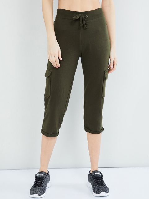 

max Women Olive Green Solid Slim Fit Capris