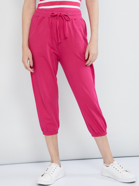 

max Women Pink Solid Regular Fit Capris