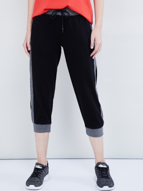 

max Women Black Solid Skinny Fit Capris