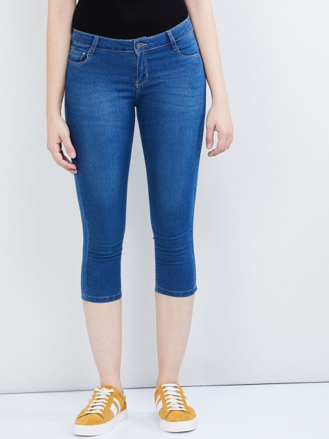 

max Women Blue Solid Skinny Fit Capris