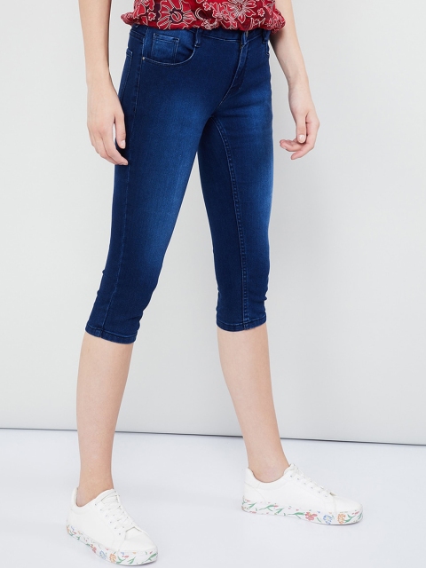 

max Women Blue Solid Slim Fit Denim Capris