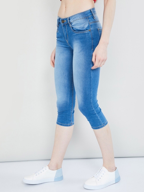 

max Women Blue Solid Slim Fit Denim Capris