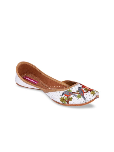

Sole To Soul Women White Printed Mojaris