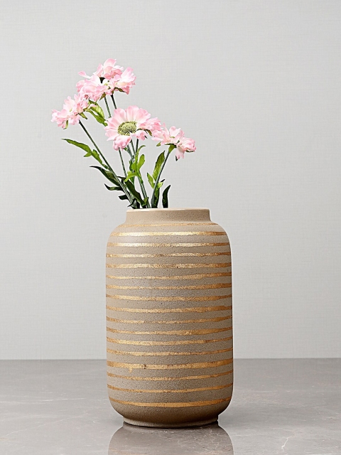 

Pure Home and Living Beige & Gold-Toned Striped Large Vase