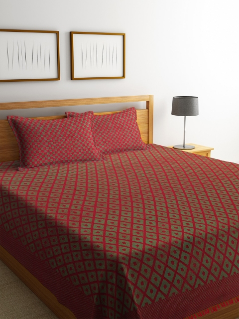 

NEUDIS Red & Green Hand-Woven Jacquard Double Bed Cover With 2 Pillow Covers