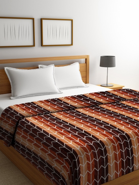 

NEUDIS Brown & White Geometric AC Room 233 GSM Double Bed Blanket