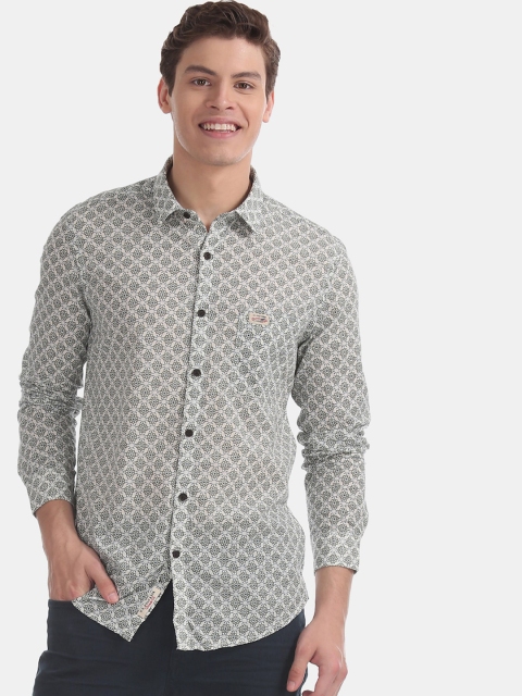 

U.S. Polo Assn. Men Off-White & Green Regular Fit Floral Printed Casual Shirt