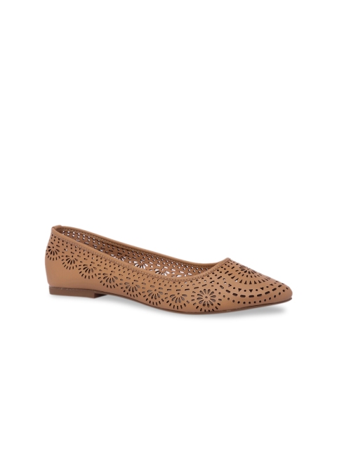 

Inc 5 Women Beige Derbys
