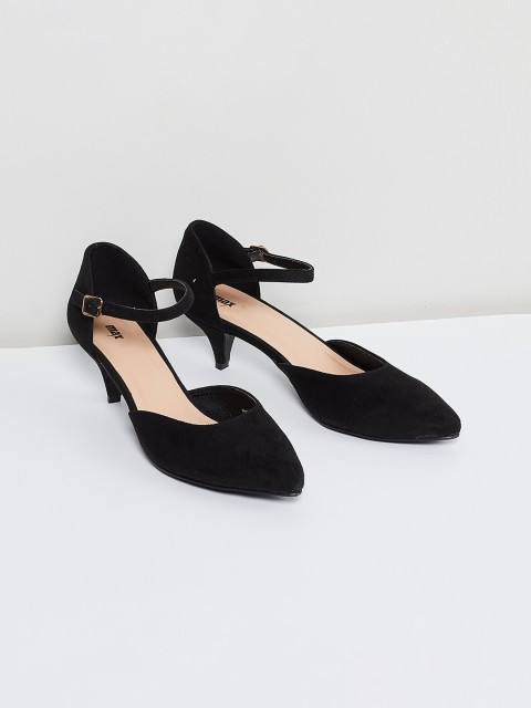 

max Women Black Solid Pumps