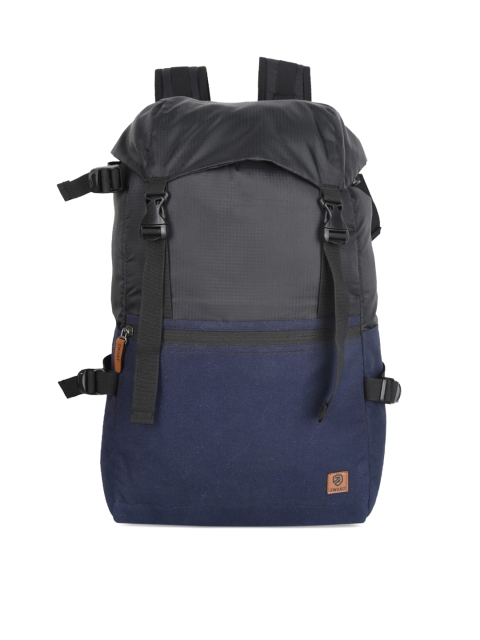 

Zwart Unisex Black & Blue Colourblocked Large Trekking Rucksack