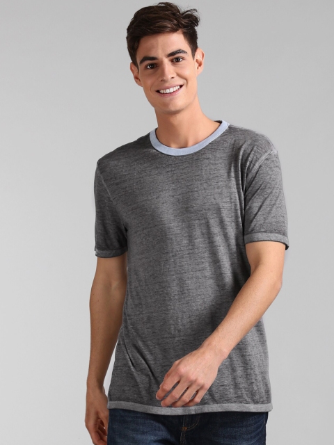 

GAP Men Blue Solid Round Neck T-shirt