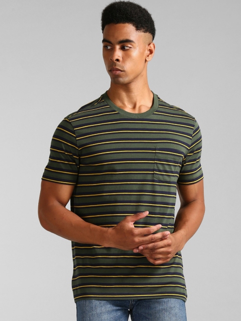 

GAP Men Green Striped Round Neck T-shirt