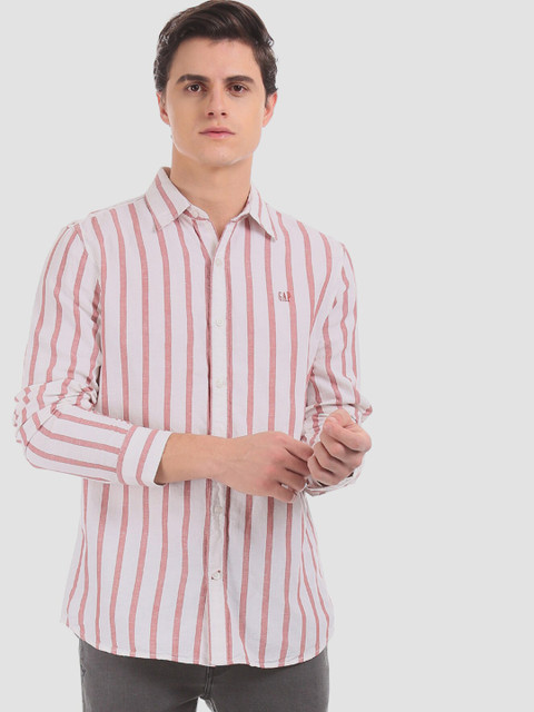 

GAP Men Pink & White Regular Fit Striped Casual Shirt