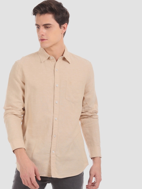 

GAP Men Beige Regular Fit Solid Casual Shirt