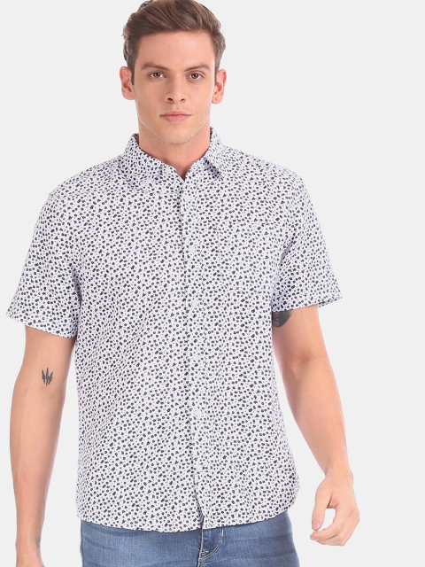 

GAP Men White & Navy Blue Regular Fit Printed Casual Shirt