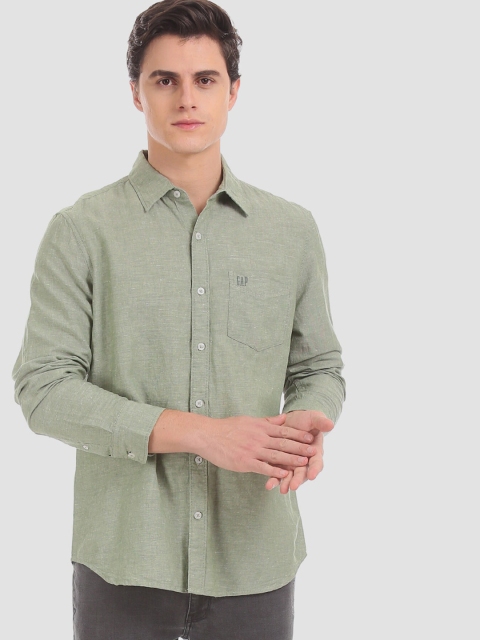 

GAP Men Green Regular Fit Solid Casual Shirt