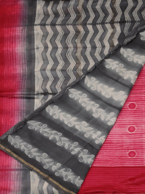 

Pothys Pink & Black Cotton Blend Solid Saree