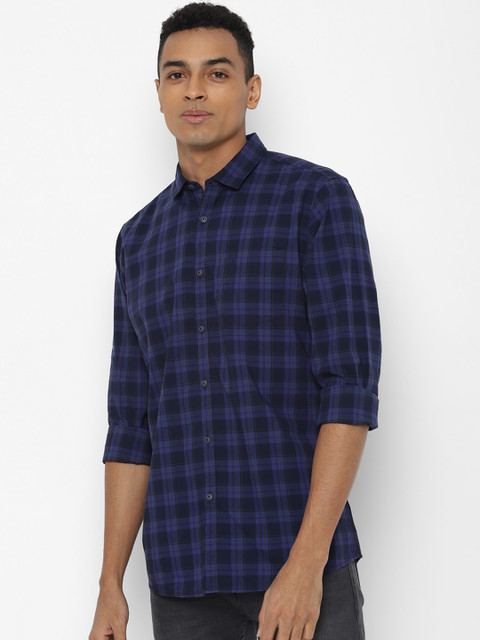 

Solly Jeans Co. Men Navy Blue Regular Fit Checked Casual Shirt