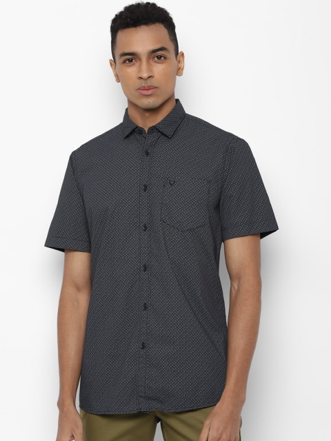 

Solly Jeans Co. Men Black & White Regular Fit Printed Casual Shirt