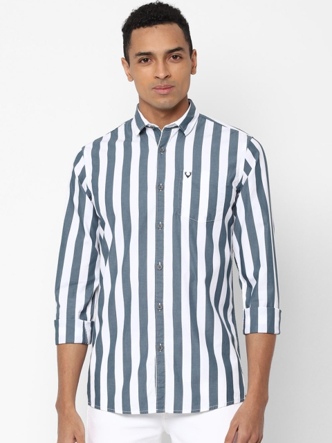 

Solly Jeans Co. Men Navy Blue & White Regular Fit Striped Casual Shirt