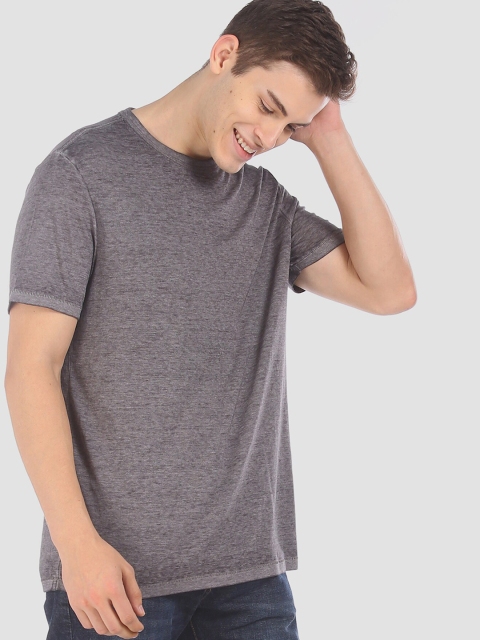 

GAP Men Grey Solid Round Neck T-shirt