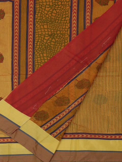

Pothys Gold-Toned & Red Cotton Blend Printed Saree