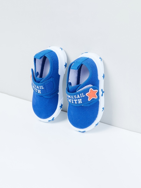 

max Boys Blue Sneakers
