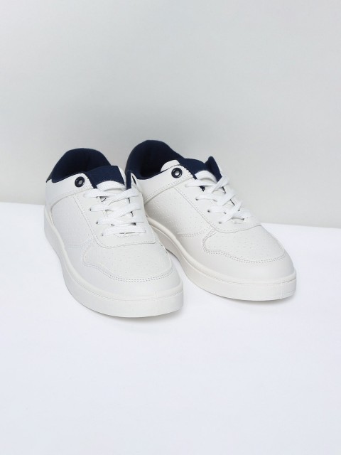 

max Boys White Solid Sneakers