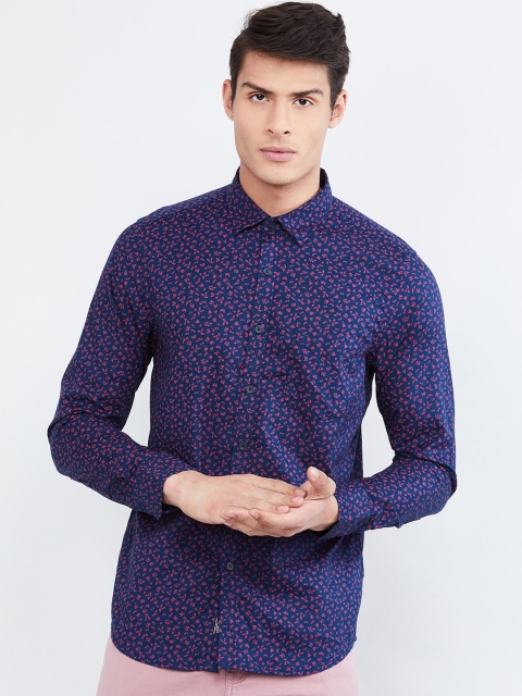 

max Men Blue & Red Regular Fit Ditsy Floral Printed Casual Shirt