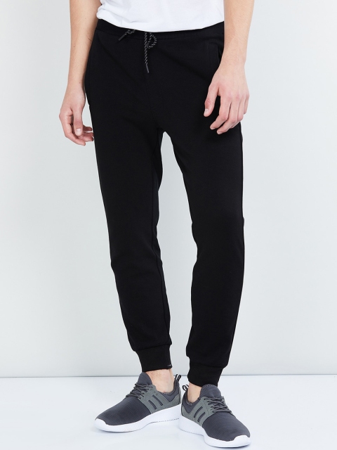 

max Men Black Solid Straight-Fit Joggers