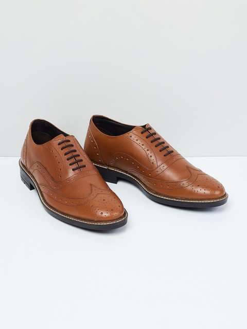 

max Men Tan Brown Solid Formal Brogues