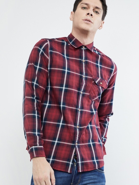 

max Men Burgundy & White Slim Fit Checked Casual Shirt