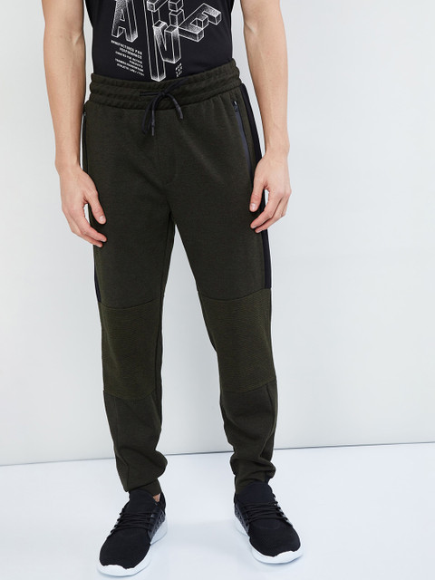 

max Men Green Solid Straight-Fit Joggers