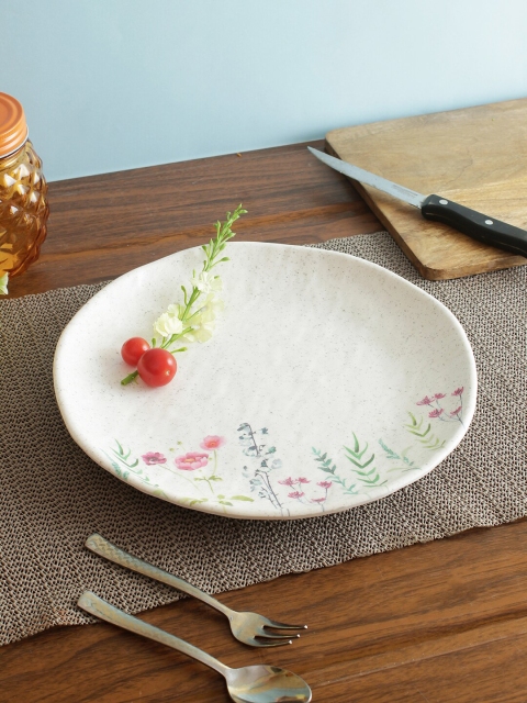 

HomeTown White Printed Nora Tropical DimpHomeTown Dinner Plate