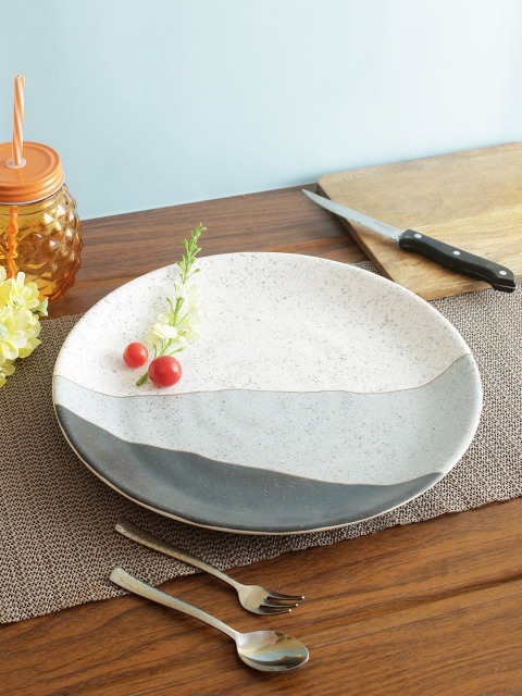 

Living Essence Off-White & Grey Colourblocked Nora Modern Persian Buffet Plate