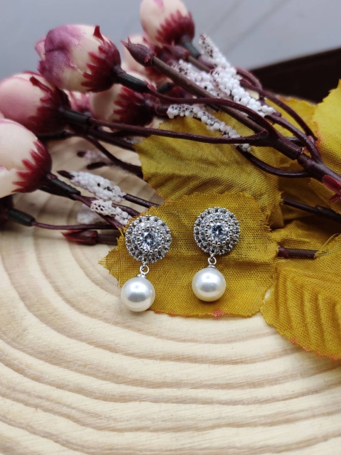 

Sia Art Jewellery Silver-Toned Circular Drop Earrings