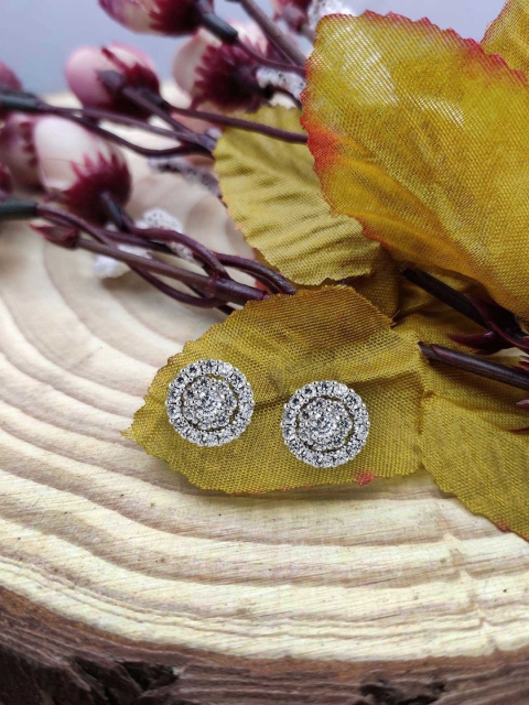 

Sia Art Jewellery White Teardrop Shaped Studs