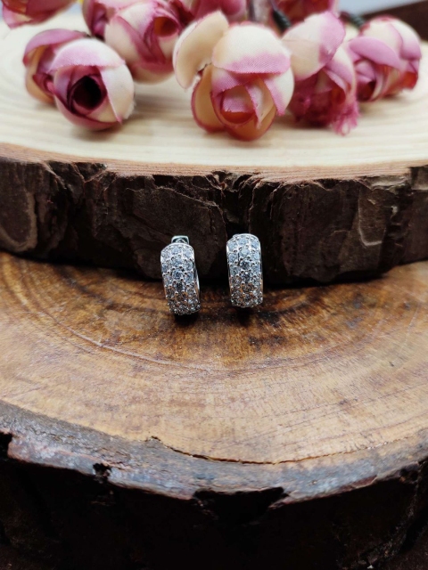 

Sia Art Jewellery White Circular Studs