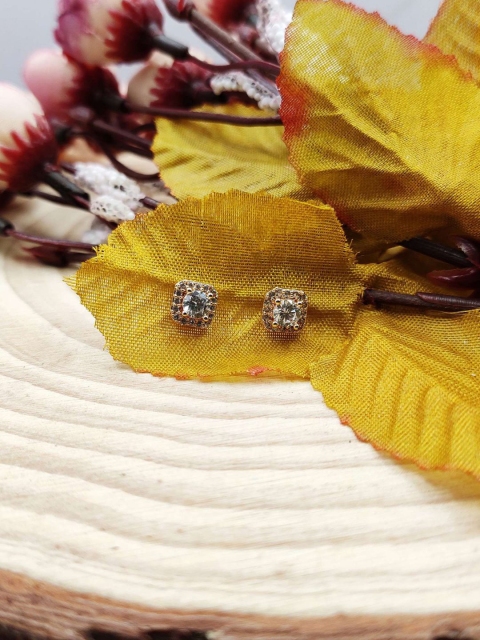 

Sia Art Jewellery White Gold Plated Handcrafted Geometric Studs