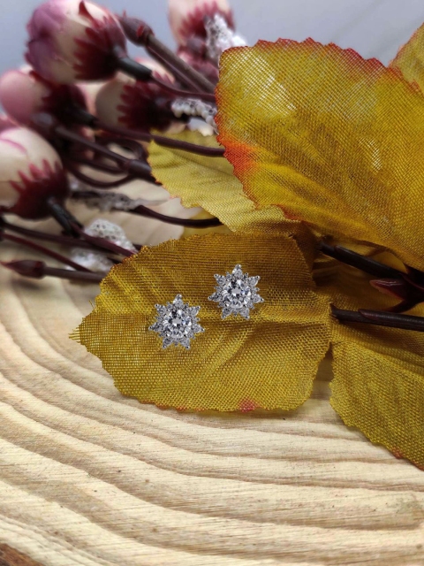 

Sia Art Jewellery White Floral Studs