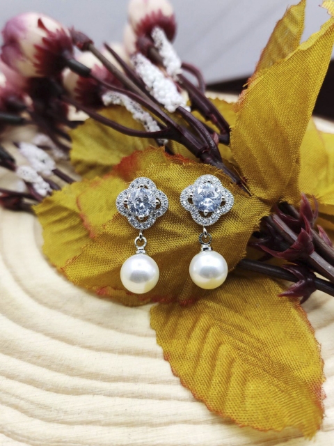 

Sia Art Jewellery Silver-Plated Floral Drop Earrings