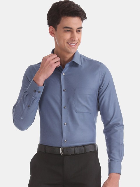 

Arrow Men Blue Regular Fit Solid Formal Shirt