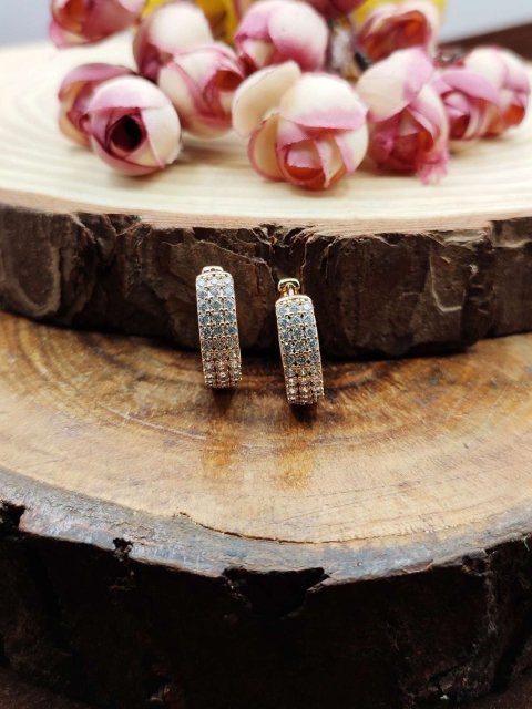 

Sia Art Jewellery White Gold-Plated Cubic Zircon Circular Half Hoop Earrings