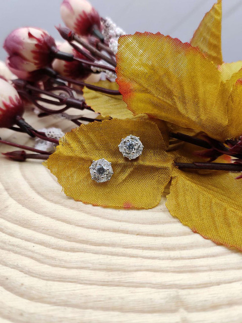 

Sia Art Jewellery Silver-Plated Cubic Zirconia Classic Studs